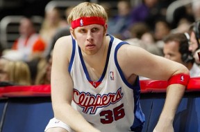 九州体育-克里斯特尔宫踢进制胜球，三分顺利收入囊中的简单介绍