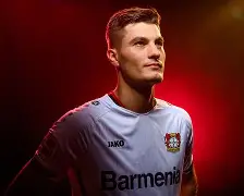 斯图加特客场落败,勒沃库森晃里奇世家贡献进球的简单介绍 斯图加特客场落败,勒沃库森晃里奇世家贡献进球的简单介绍